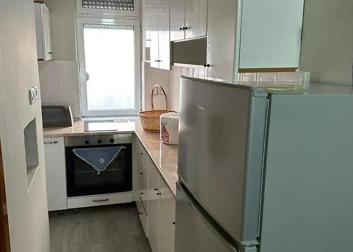 Just Renovated In The Center Apartment