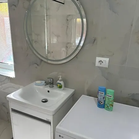 Just Renovated In The Center Apartment *