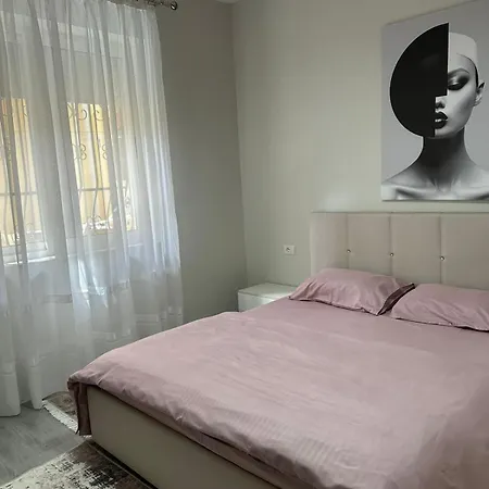 Just Renovated In The Center Apartment *