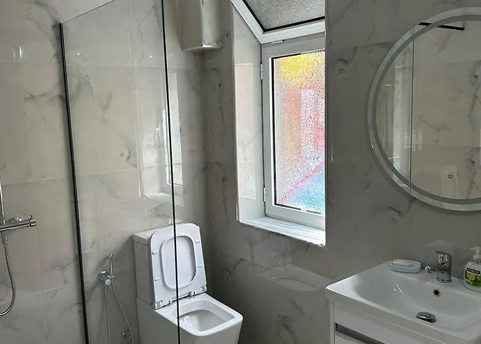 Just Renovated In The Center Τίρανα